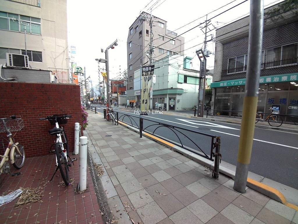 コンチネンタルハイツ志村坂上　前面道路歩道