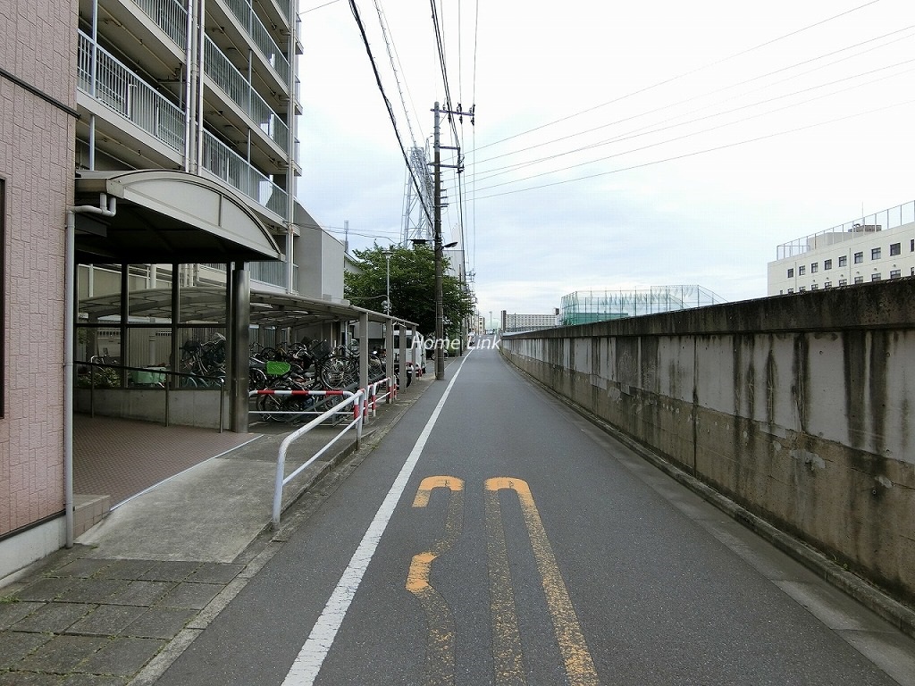 三田高島平第1コーポ　エントランス 前面道路