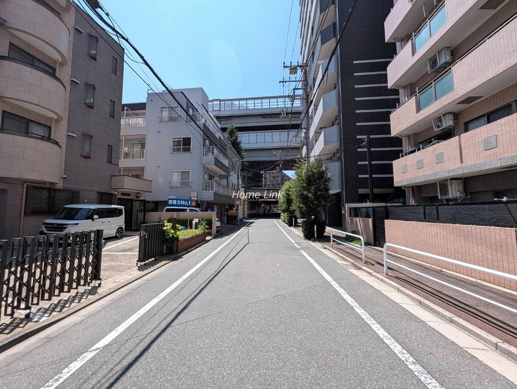 キャニオングランデ板橋参番館　前面道路