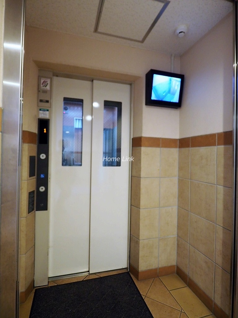 クレアホームズ蓮根　エレベーターホール
