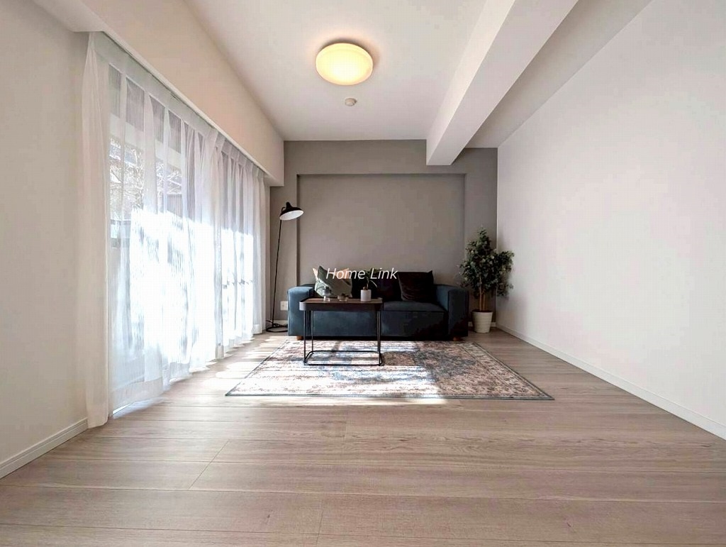 ダイアパレスグランデ西台1階　明るい陽光に包まれる横長リビング