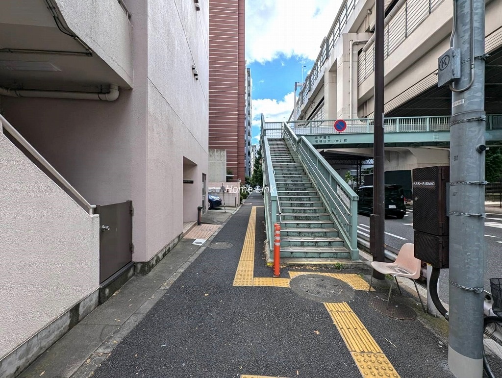 大山ダイヤモンドマンション　西側 前面道路歩道