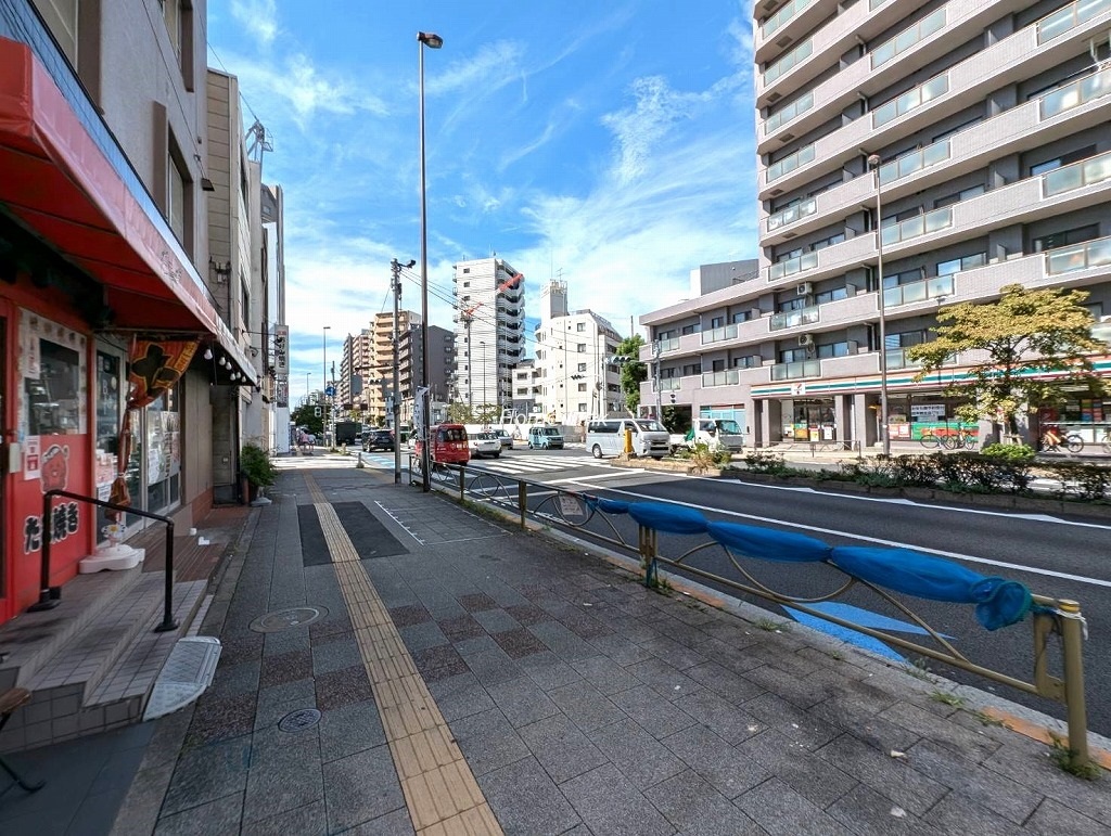 ライオンズマンション大山第2　北東側 前面道路歩道