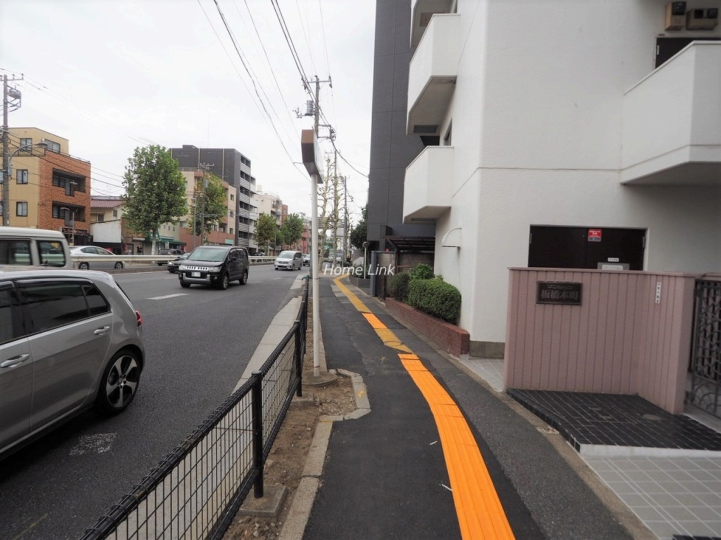 マンション板橋本町　前面道路歩道