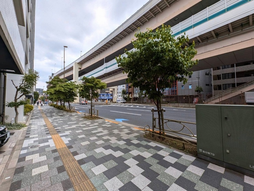 ハウスセゾン新板橋　前面道路歩道
