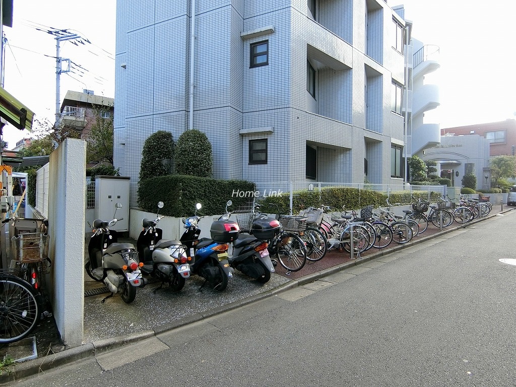 クリオ赤塚壱番館　バイク置き場