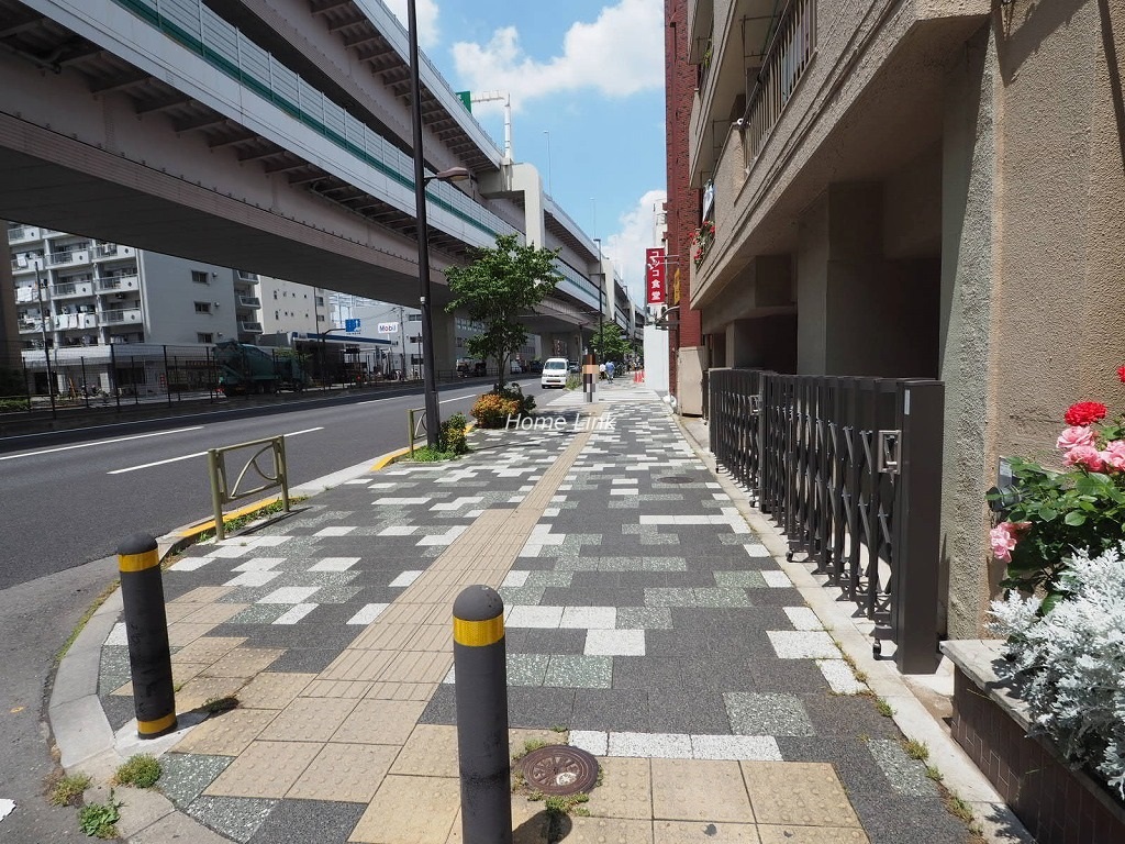 パラスト板橋　南側 前面道路歩道