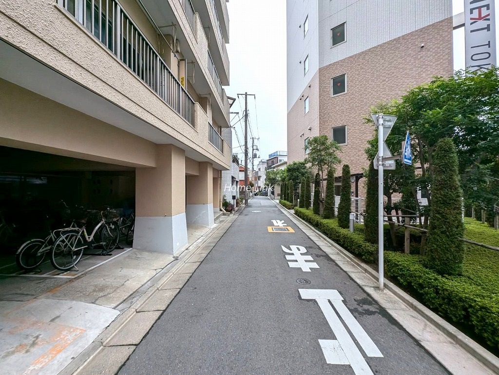 パラスト板橋　南東側 前面道路