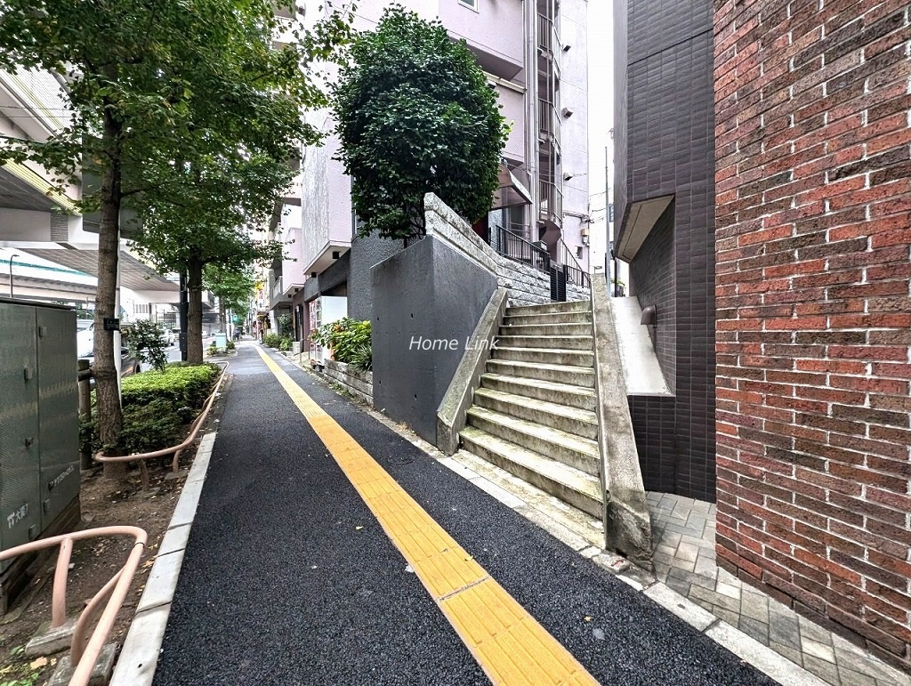 フェニックス板橋大山　東側エントランス前歩道