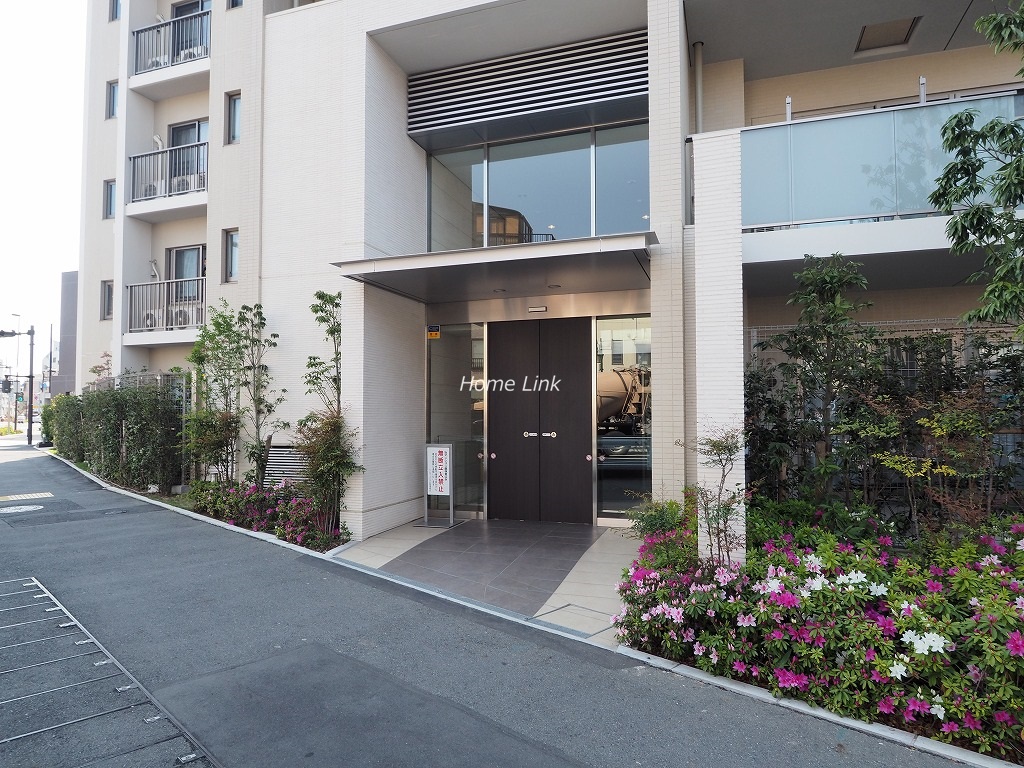 クレヴィア千川　エントランス前