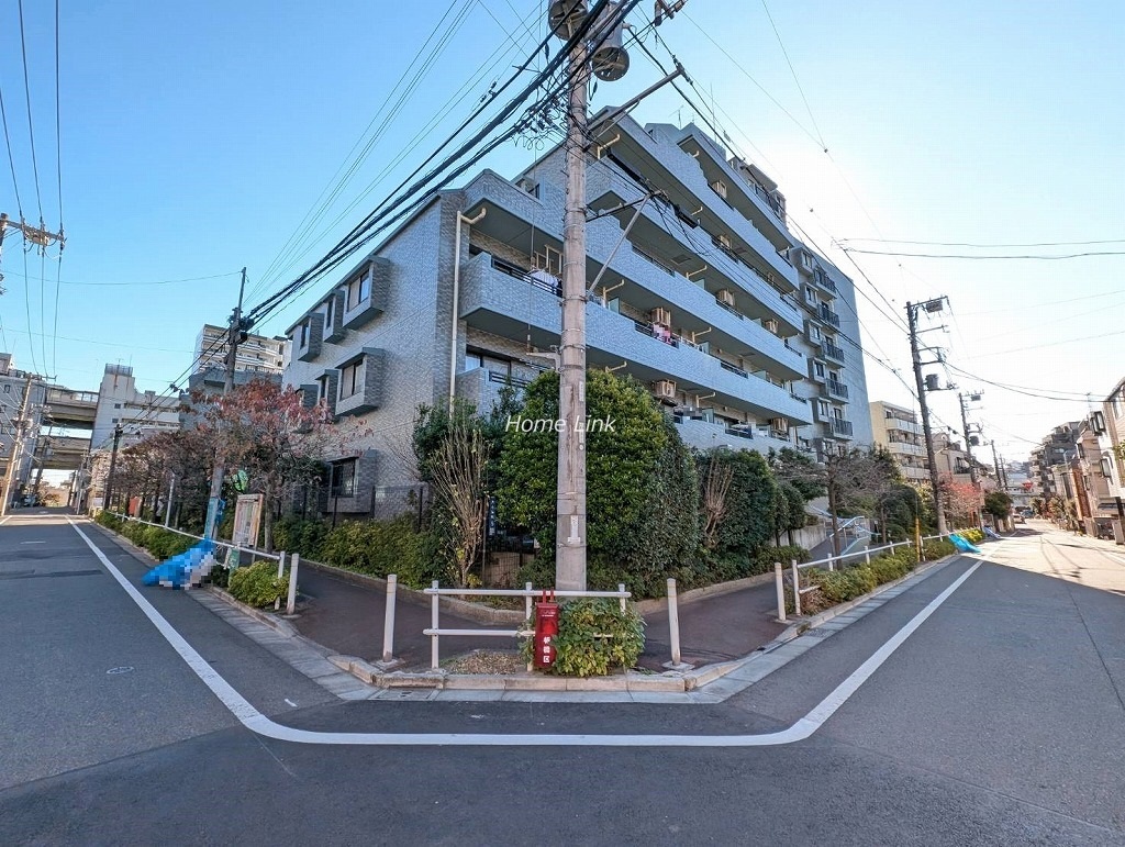 藤和シティホームズ板橋大山壱番館　角地に立地