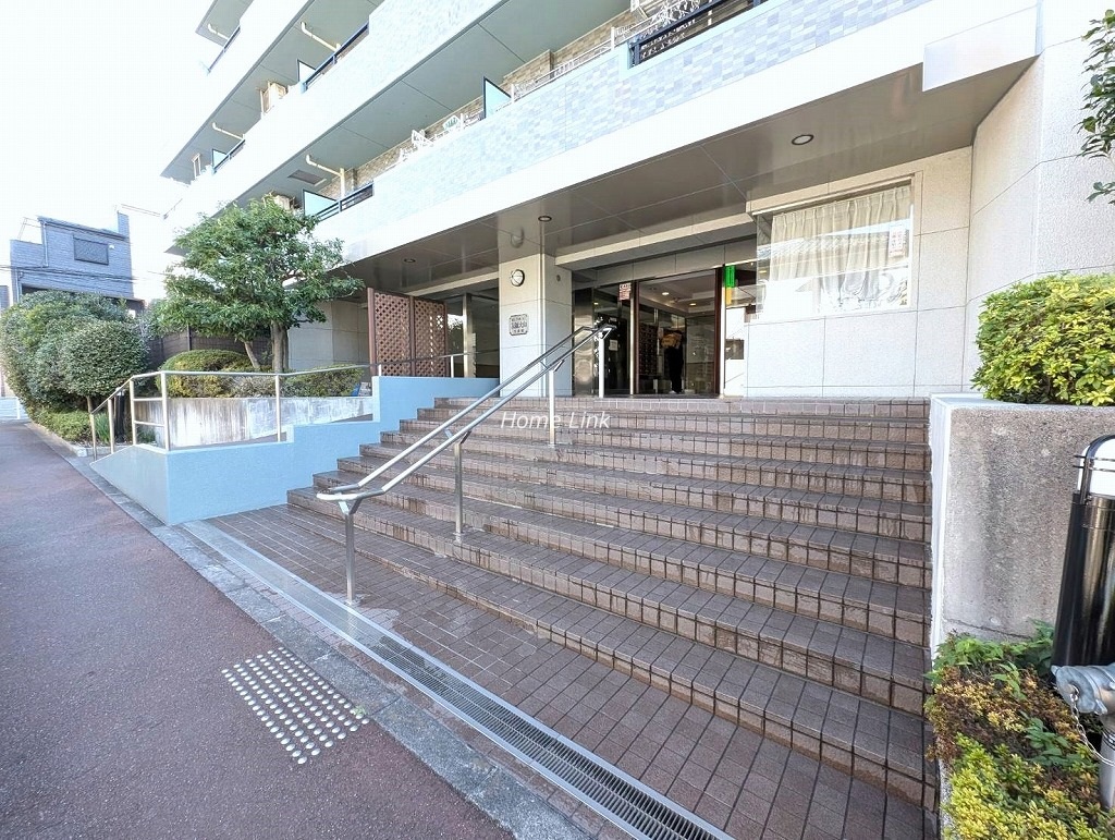 藤和シティホームズ板橋大山壱番館　エントランス前