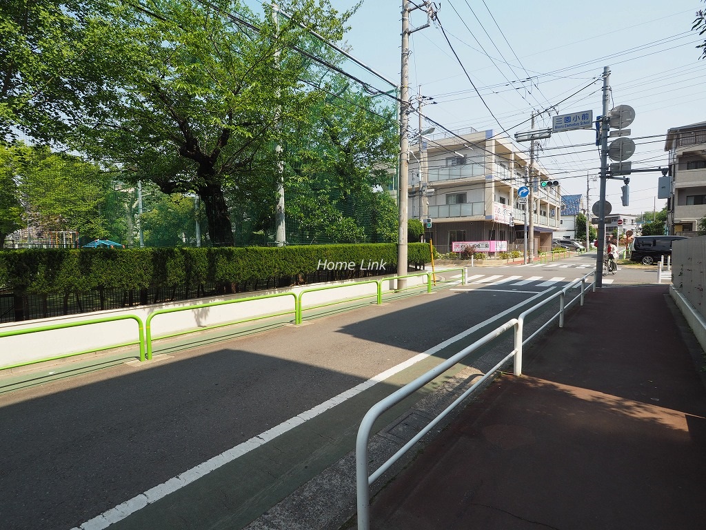 ライオンズマンション西高島平　前面道路