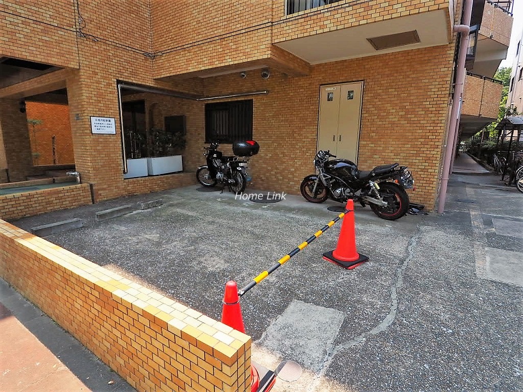 ライオンズマンション西高島平　バイク置き場