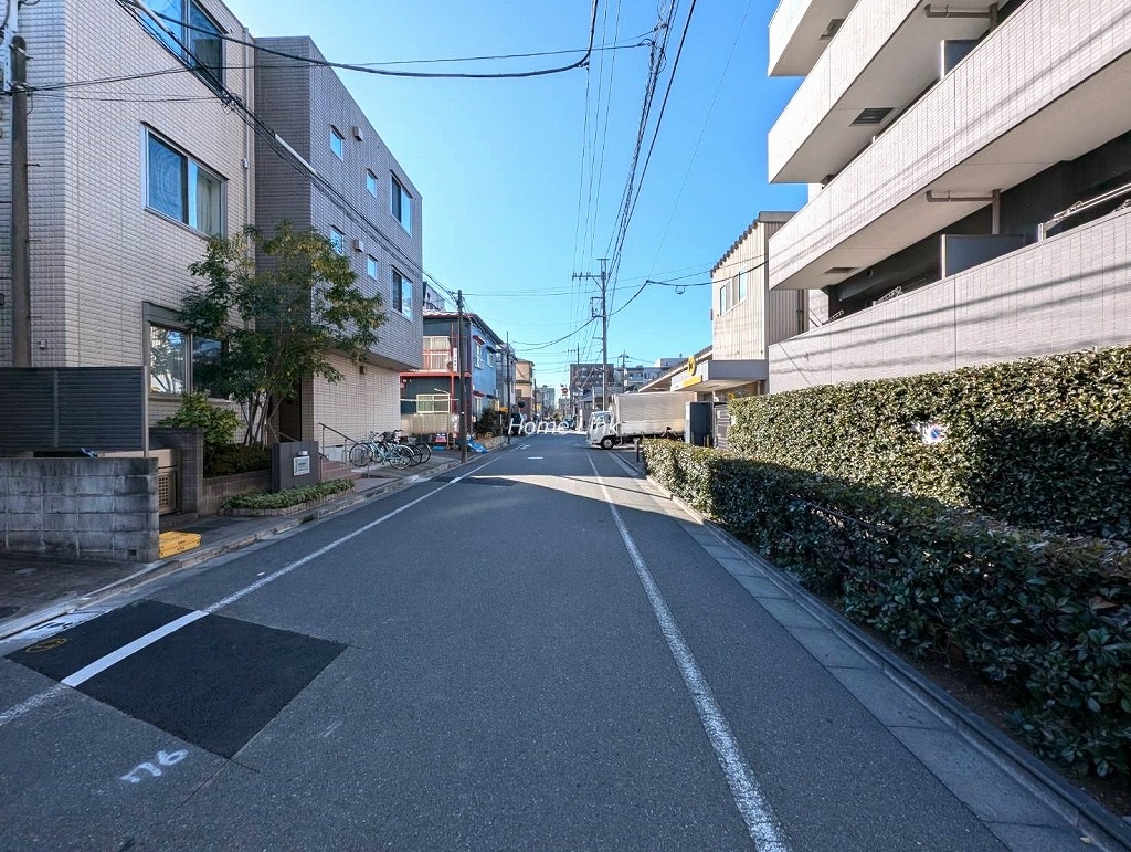 アデニウム志村ブルームフォート　南側 前面道路