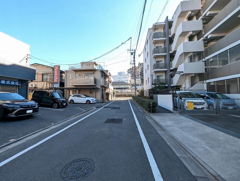 アデニウム志村ブルームフォート　東側 前面道路