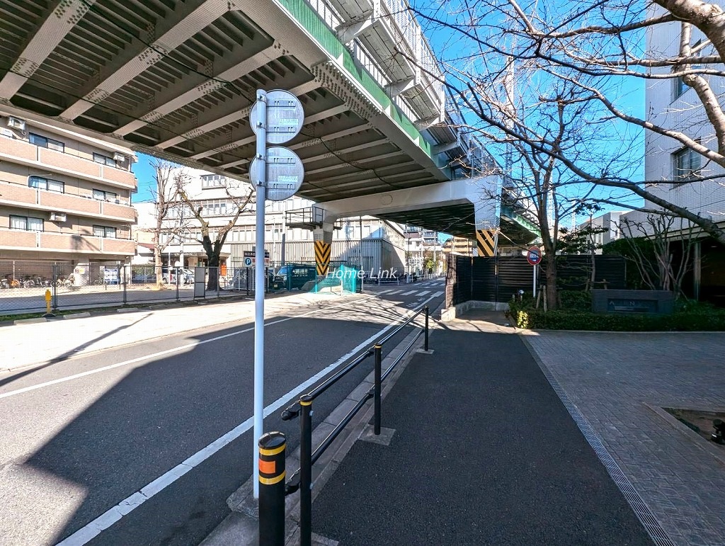 アデニウム志村ブルームフォート　北側 前面道路