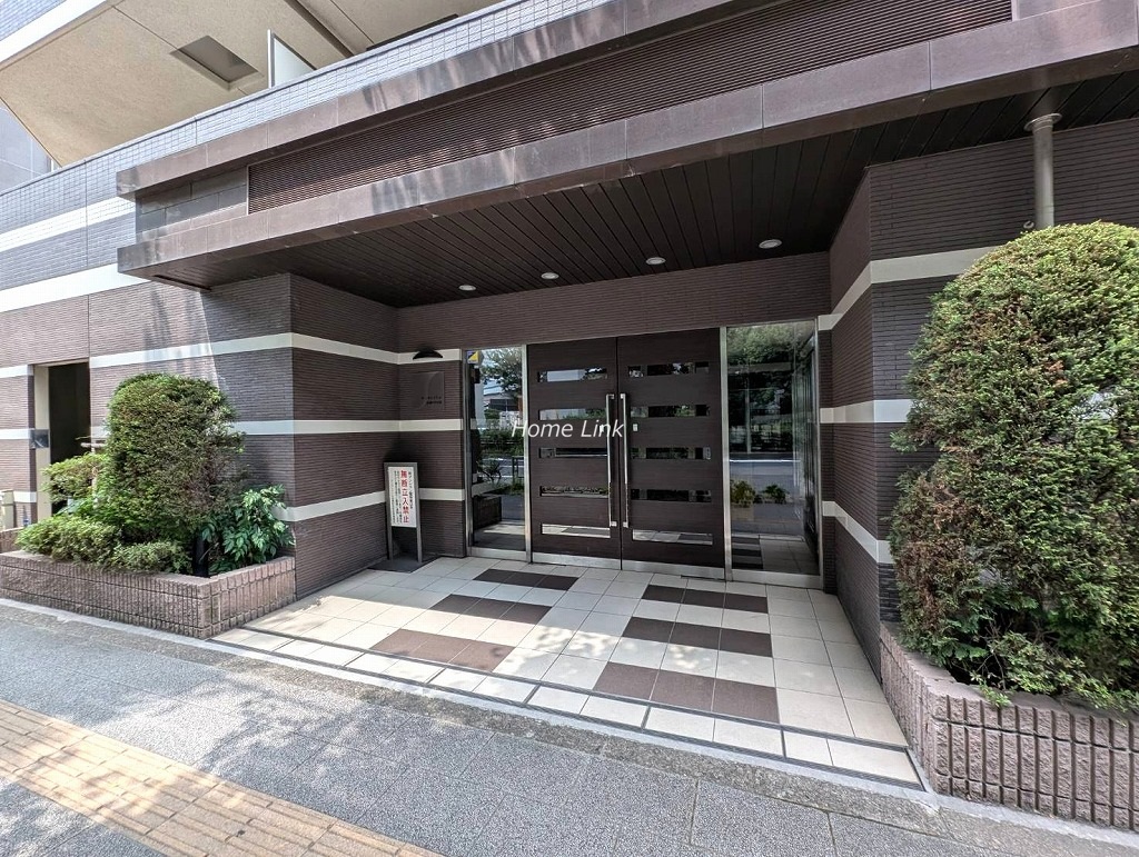 サンクレイドル板橋区役所前　エントランス前