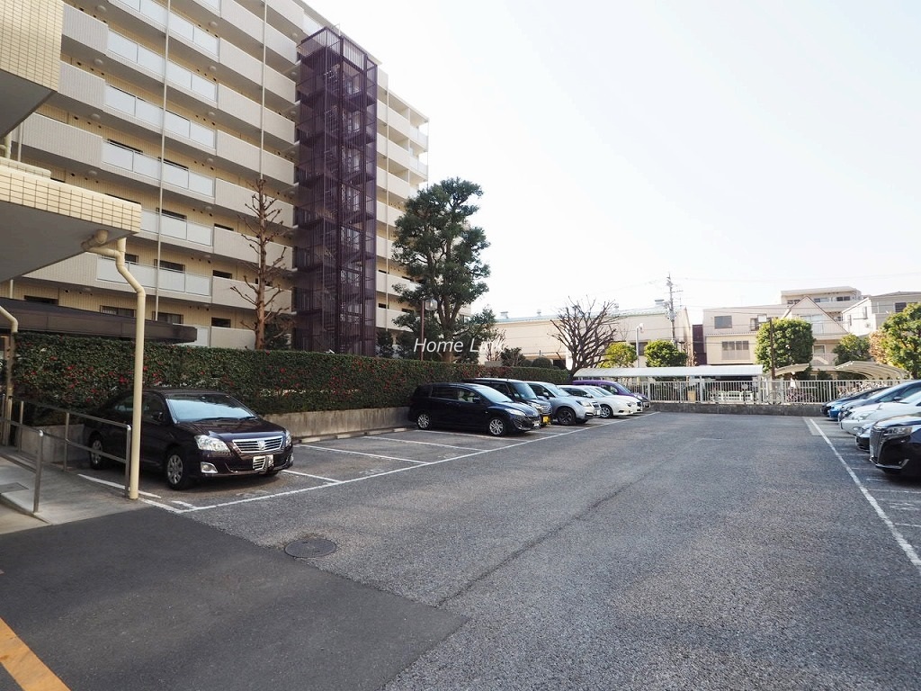 メゾン小豆沢公園　駐車場