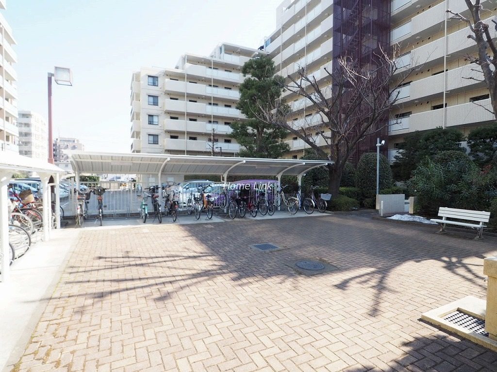 メゾン小豆沢公園　敷地内公園