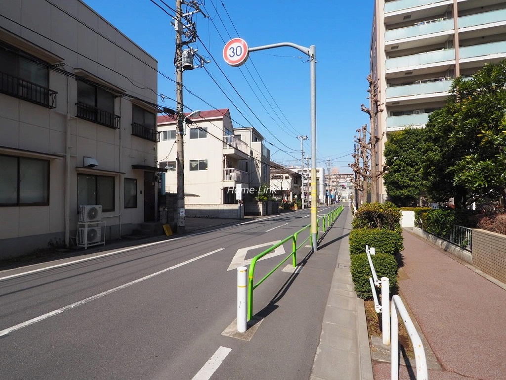 メゾン小豆沢公園　前面道路歩道