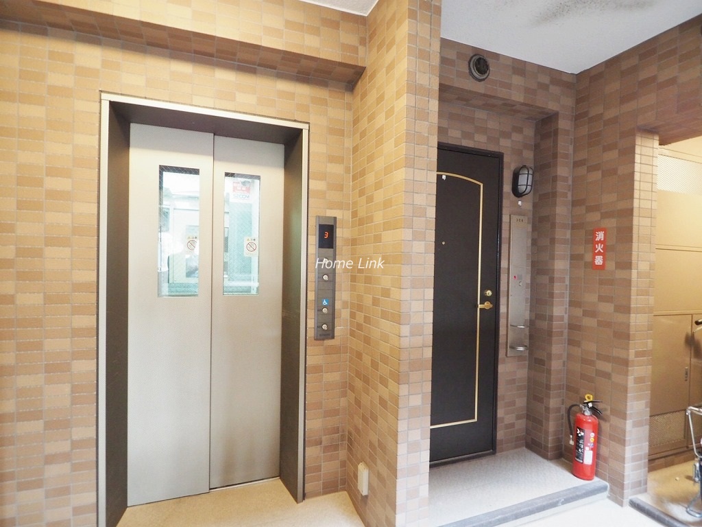 ライオンズマンション西高島平溝下公園弐番館　エレベーターホール