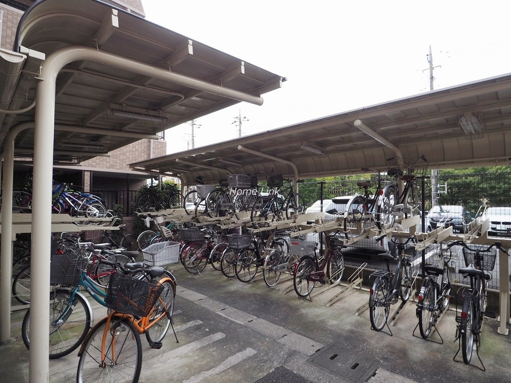 ライオンズマンション西高島平溝下公園弐番館　駐輪場