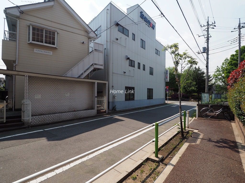 ライオンズマンション西高島平溝下公園弐番館　前面道路