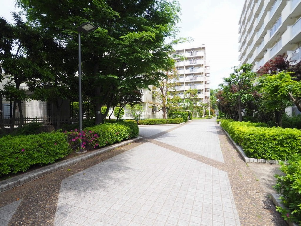 光が丘パークタウンゆりの木通り北住宅4号棟　敷地内通路