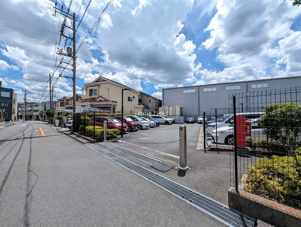 藤和シティホームズ戸田センタービュー　駐車場出入口