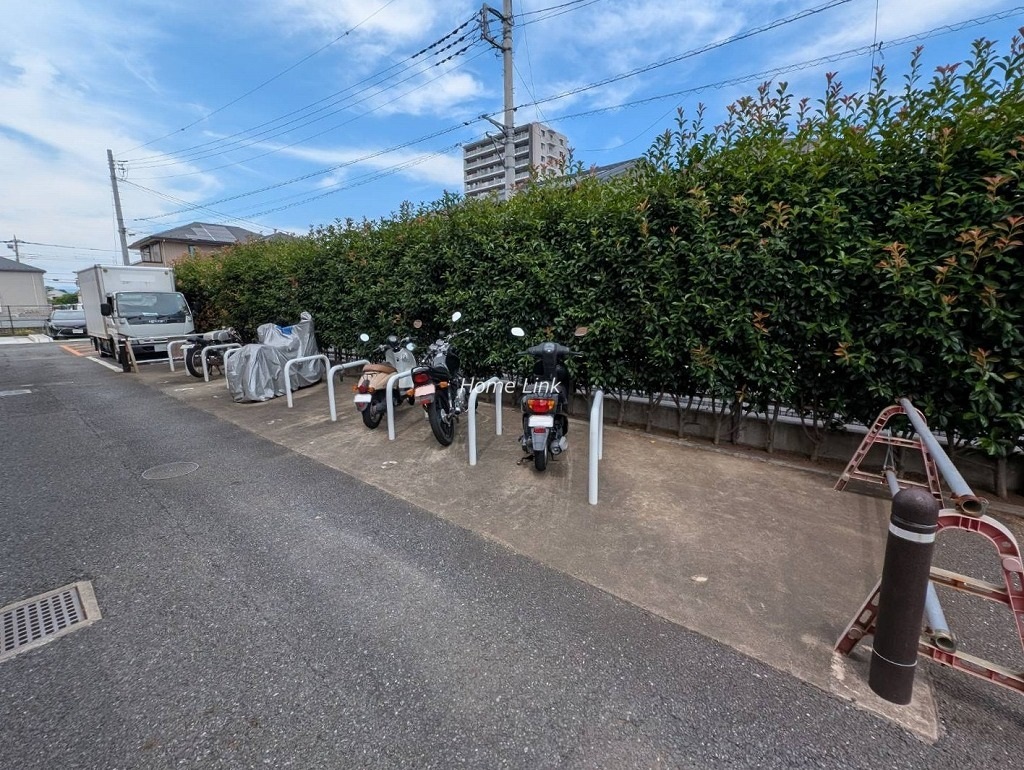 ダイアパレス若葉弐番館　バイク置き場