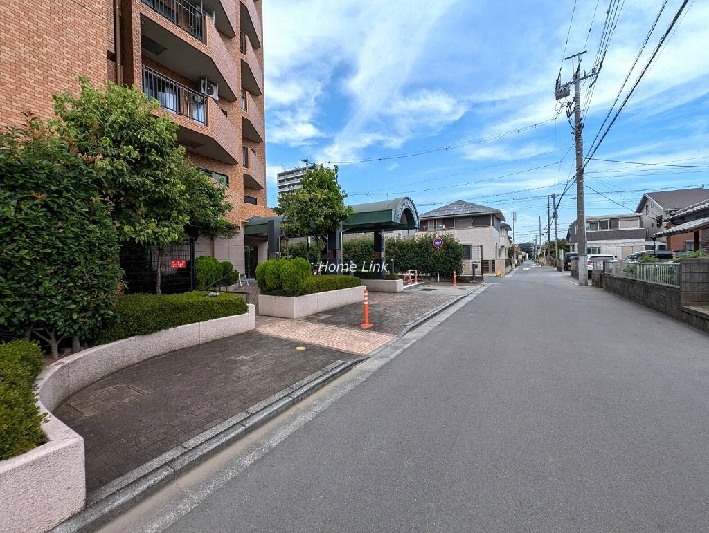 ダイアパレス若葉弐番館　東側 前面道路