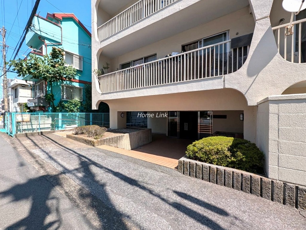 青木町スカイハイツ　エントランス前