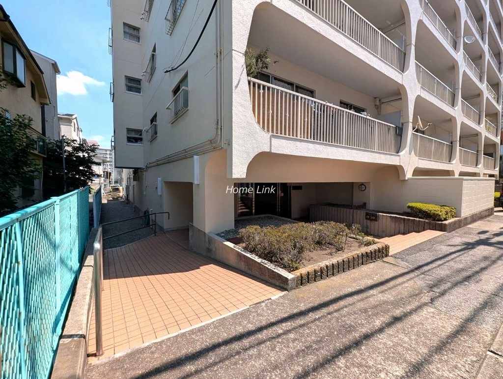 青木町スカイハイツ　エントランスアプローチ