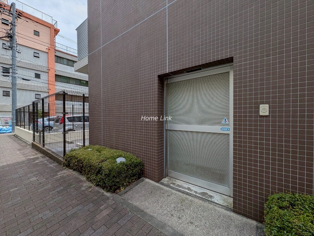 クリオ板橋本町　駐輪場出入口