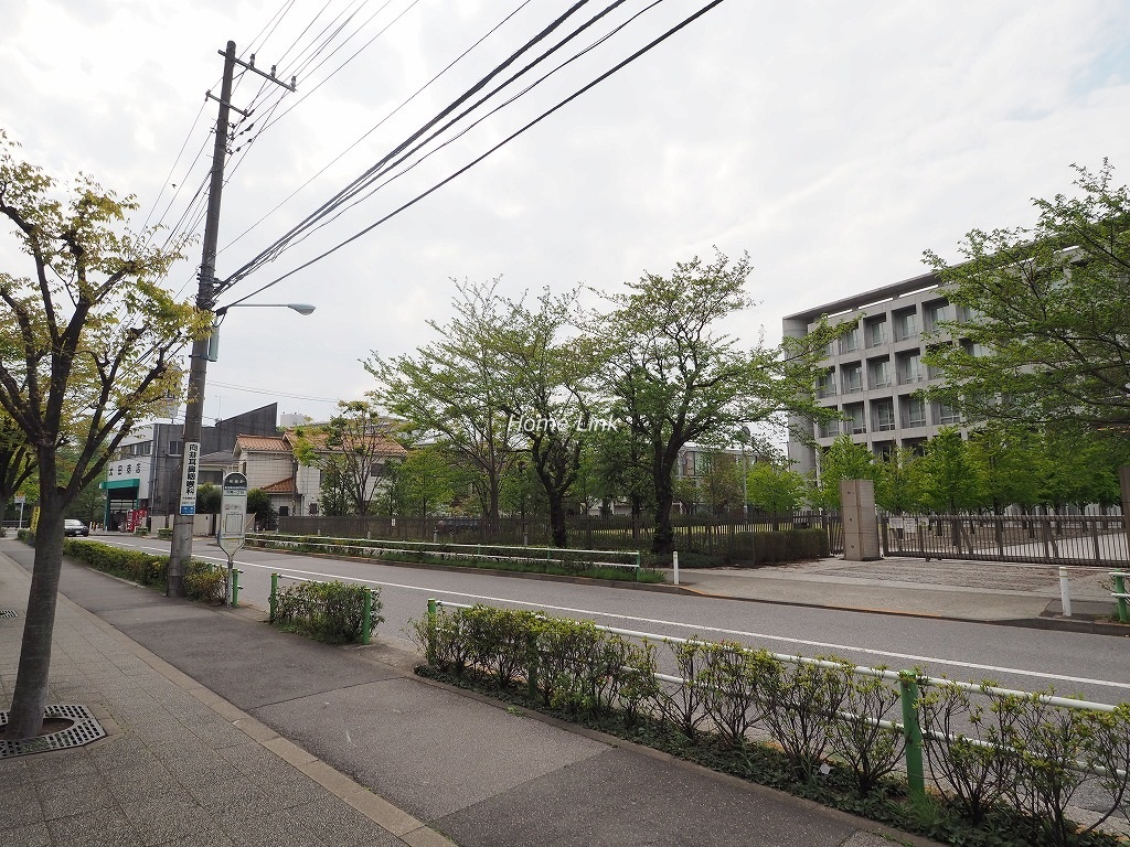 テラス加賀　エントランス前 板橋駅行きバス停