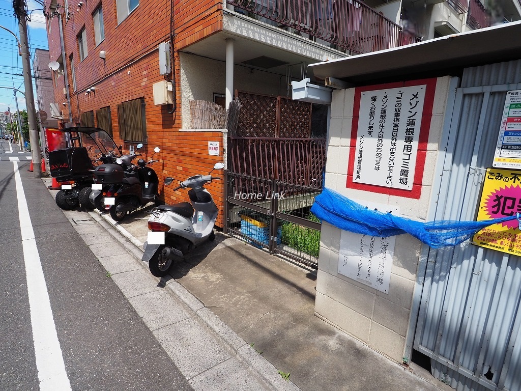 メゾン蓮根　バイク置き場