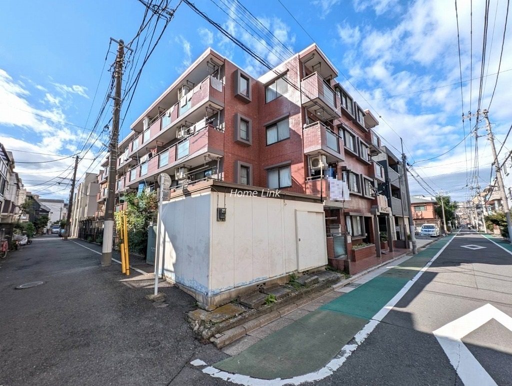 セザール中板橋　角地に立地