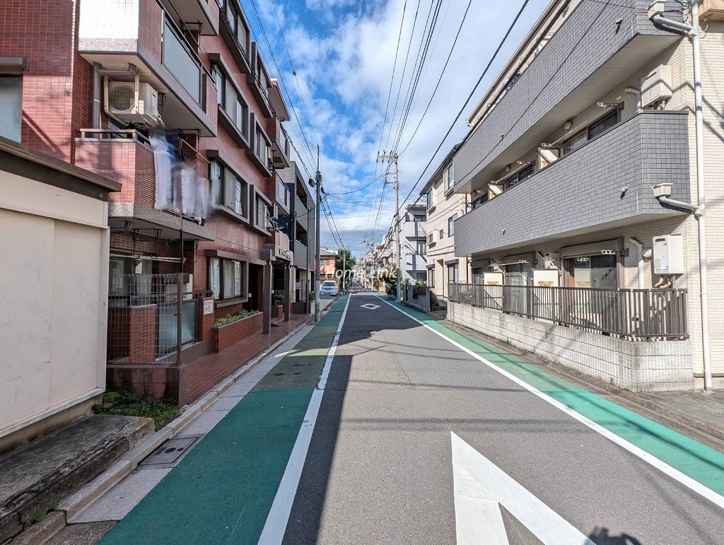 セザール中板橋　東側 前面道路
