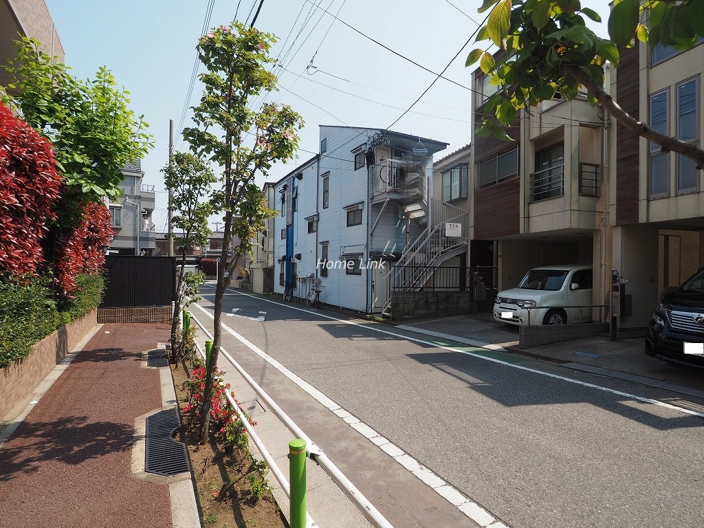 ライオンズマンション西高島平溝下公園壱番館　前面道路