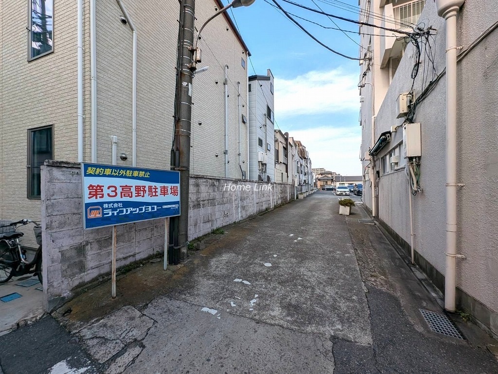 上板橋カーネル　契約者駐車場出入口隣接