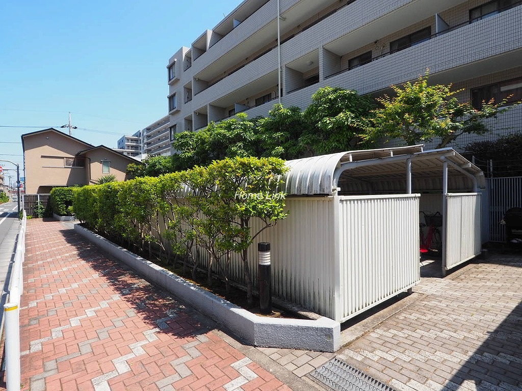 蓮根パーク・ホームズ　駐輪場出入口