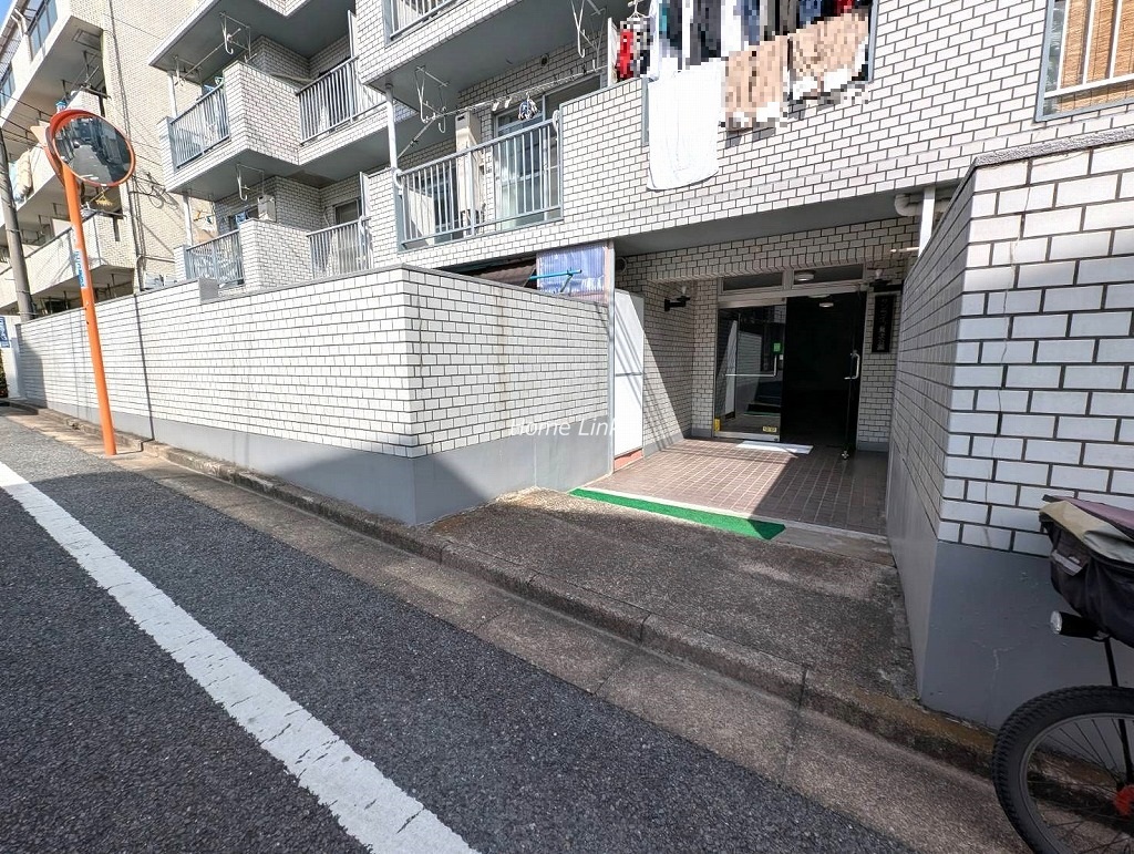 サンライフ見次公園　エントランス前