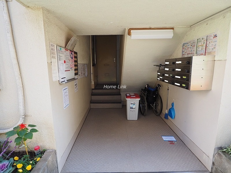 南ときわ台ローヤルコーポ エントランス