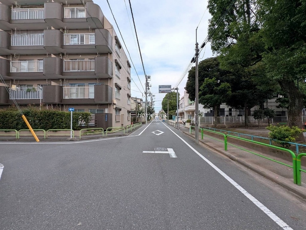 小豆沢ハイツ 角地に立地