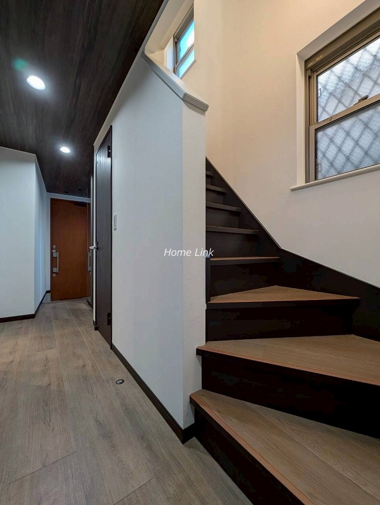 東新町2丁目 中古戸建 2階へ