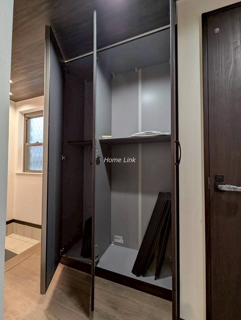 東新町2丁目 中古戸建 玄関シューズボックス