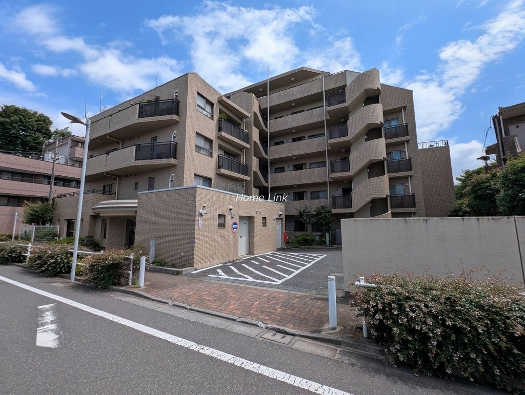ハウス城北中央公園　駐車場出入口