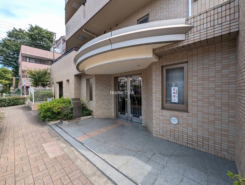 ハウス城北中央公園　エントランス前