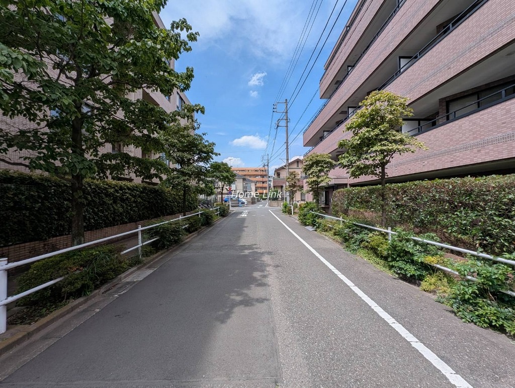 ハウス城北中央公園　東側 前面道路